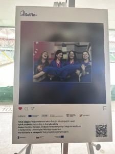 Konkurs Selfie+ studentki analityki medycznej . Kliknij, aby powiększyć zdjęcie.